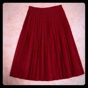 Beautiful pleated skirt, great quality material